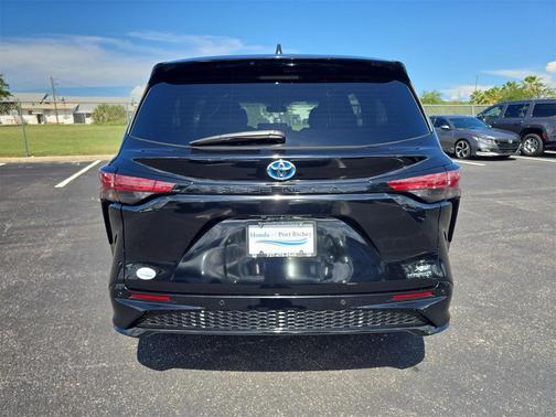 2024 Toyota Sienna XSE 7 Passenger