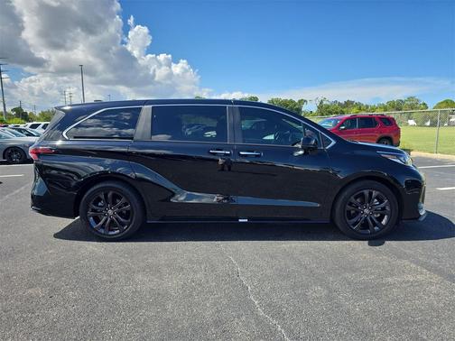 2024 Toyota Sienna XSE 7 Passenger