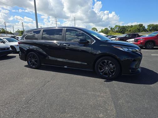 2024 Toyota Sienna XSE 7 Passenger