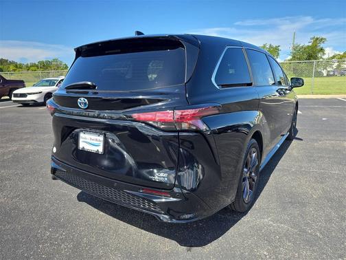 2024 Toyota Sienna XSE 7 Passenger