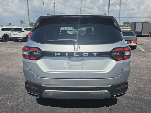 Solar Silver Metallic 2026 Honda Pilot EX-L