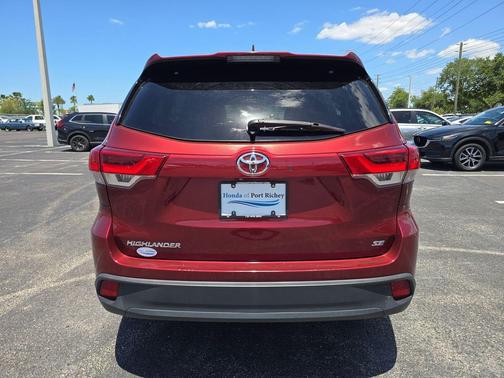 Salsa Red Pearl 2018 Toyota Highlander SE