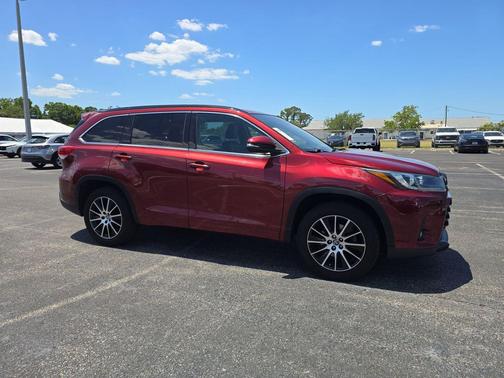 Salsa Red Pearl 2018 Toyota Highlander SE