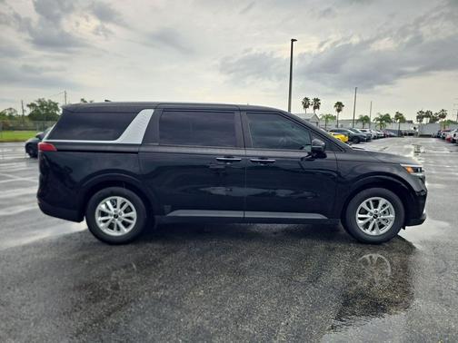 Aurora Black 2022 Kia Carnival LXS