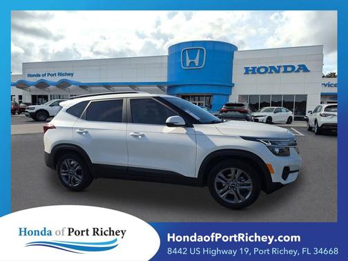 Snow White Pearl 2023 Kia Seltos S