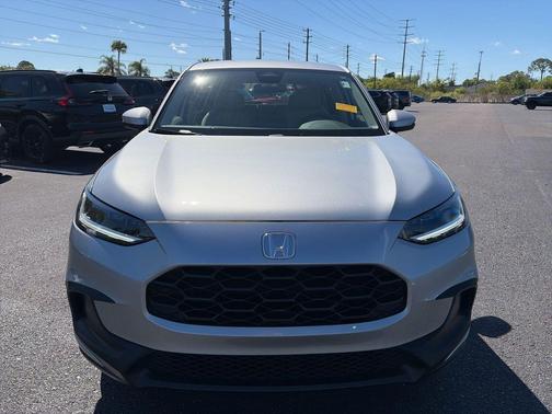 Lunar Silver Metallic 2025 Honda HR-V LX