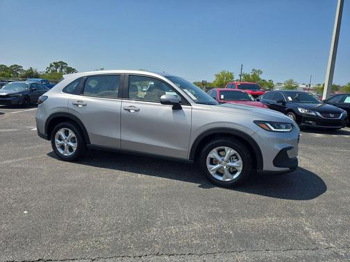Lunar Silver Metallic 2025 Honda HR-V LX