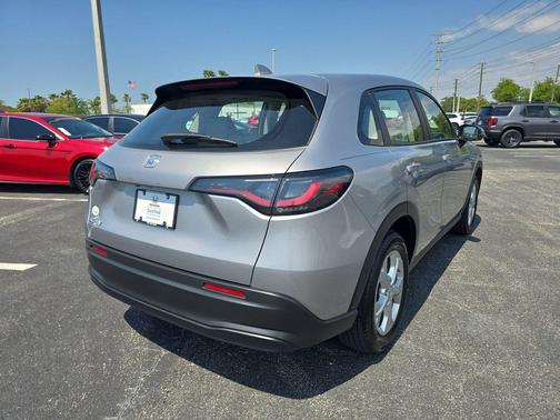 Lunar Silver Metallic 2025 Honda HR-V LX