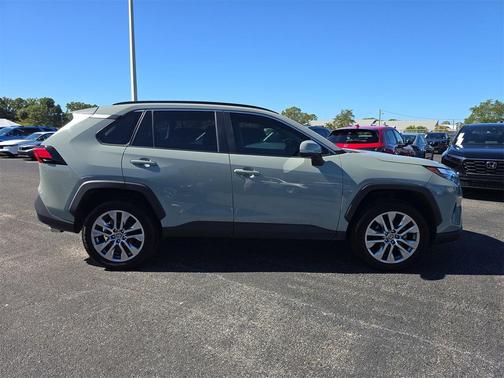 2022 Toyota RAV4 XLE Premium