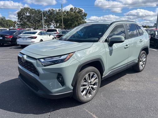 2022 Toyota RAV4 XLE Premium