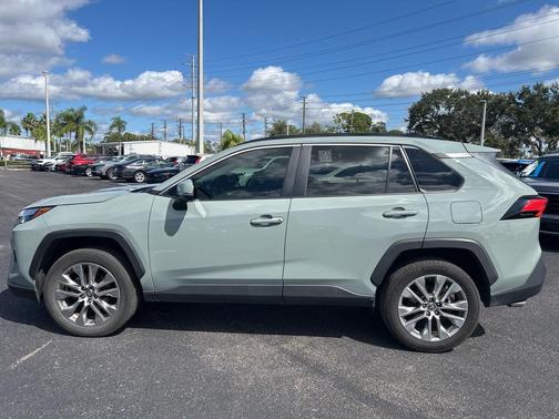 2022 Toyota RAV4 XLE Premium
