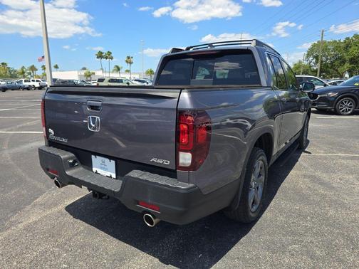 Modern Steel Metallic 2023 Honda Ridgeline RTL