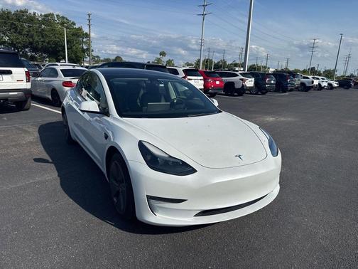 Pearl White Multi-Coat 2023 Tesla Model 3 Standard Range