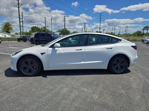 Pearl White Multi-Coat 2023 Tesla Model 3 Standard Range
