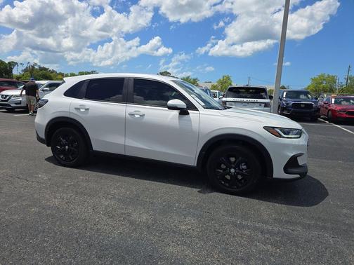 Platinum White Pearl 2024 Honda HR-V LX