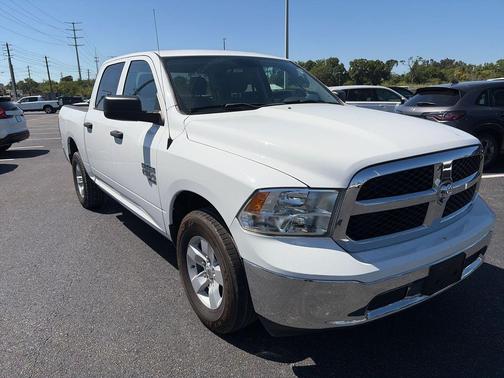 Bright White Clearcoat 2022 RAM 1500 Classic SLT