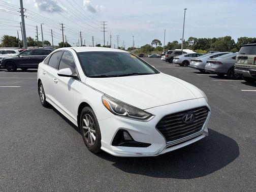 Quartz White Pearl 2018 Hyundai SONATA SE