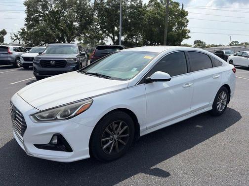 Quartz White Pearl 2018 Hyundai SONATA SE