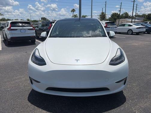 Pearl White Multi-Coat 2023 Tesla Model Y Performance Dual Motor All-Wheel Drive