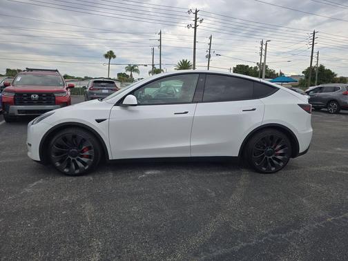 Pearl White Multi-Coat 2023 Tesla Model Y Performance Dual Motor All-Wheel Drive