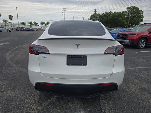 Pearl White Multi-Coat 2023 Tesla Model Y Performance Dual Motor All-Wheel Drive
