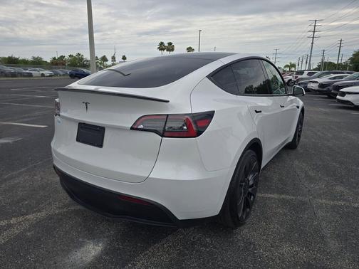 Pearl White Multi-Coat 2023 Tesla Model Y Performance Dual Motor All-Wheel Drive