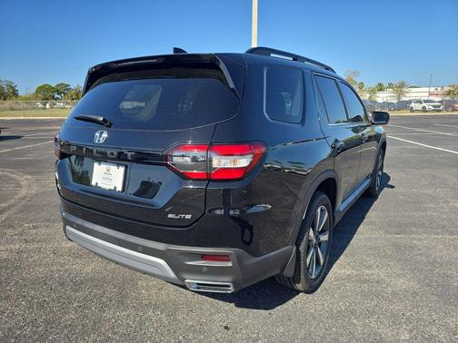 2023 Honda Pilot AWD Elite