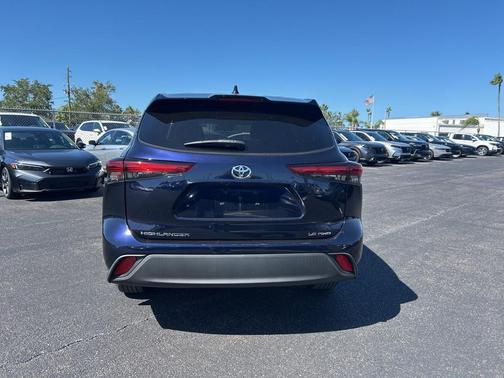 2020 Toyota Highlander LE