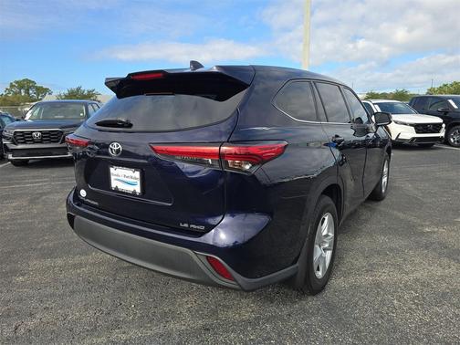 2020 Toyota Highlander LE