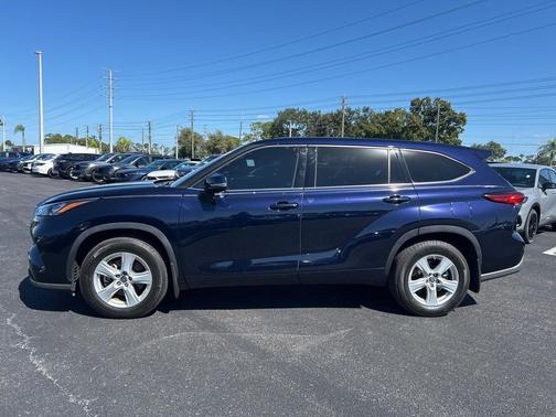 2020 Toyota Highlander LE
