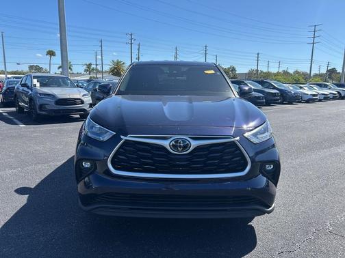 2020 Toyota Highlander LE