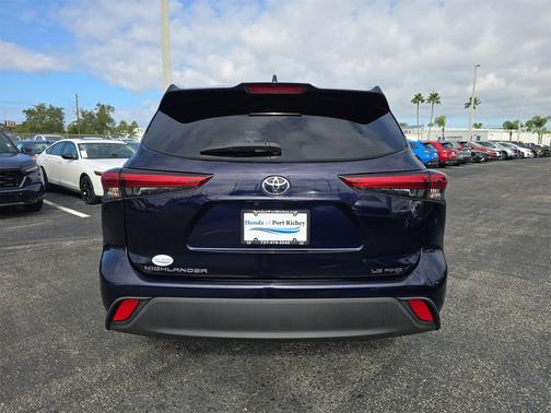 2020 Toyota Highlander LE