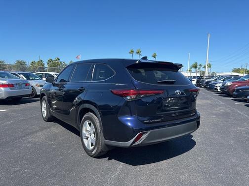 2020 Toyota Highlander LE