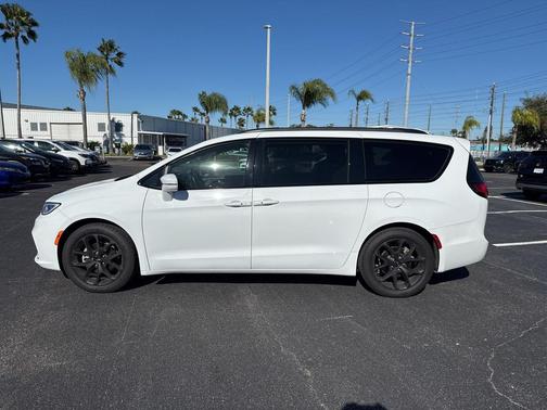 2021 Chrysler Pacifica Touring