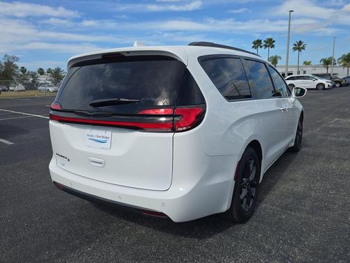 2021 Chrysler Pacifica Touring