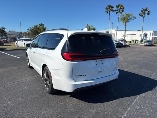 2021 Chrysler Pacifica Touring