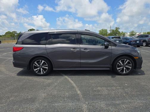 Gray 2018 Honda Odyssey Elite