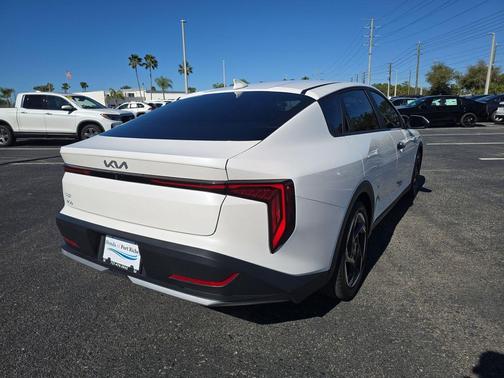 2025 Kia K4 EX