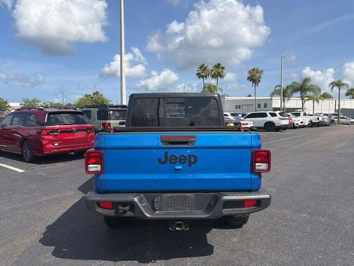 Hydro Blue Pearlcoat 2021 Jeep Gladiator Willys