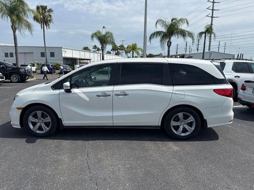 White Diamond Pearl 2018 Honda Odyssey EX-L