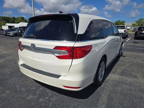 White Diamond Pearl 2018 Honda Odyssey EX-L