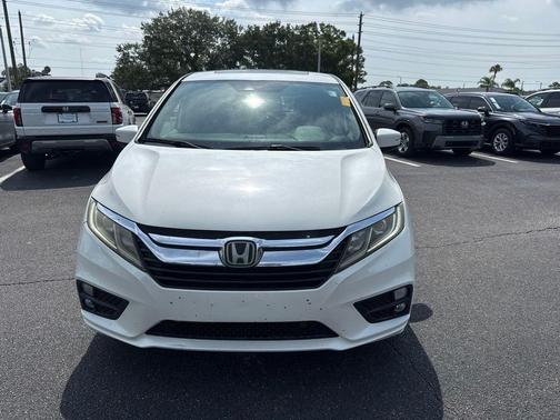 White Diamond Pearl 2018 Honda Odyssey EX-L