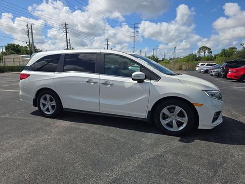 White Diamond Pearl 2018 Honda Odyssey EX-L