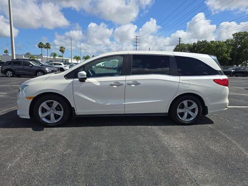White Diamond Pearl 2018 Honda Odyssey EX-L