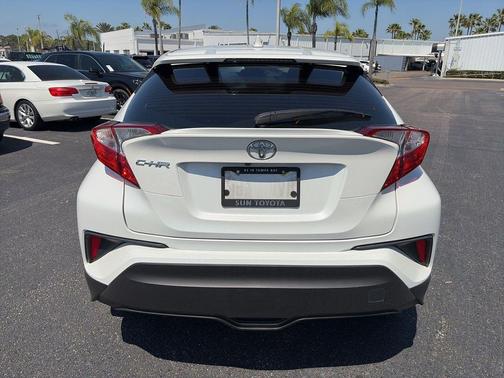 Blizzard Pearl 2021 Toyota C-HR LE