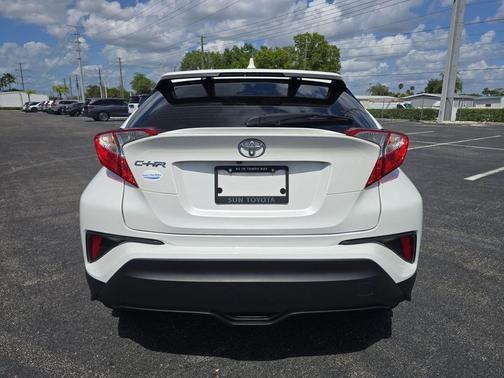 Blizzard Pearl 2021 Toyota C-HR LE