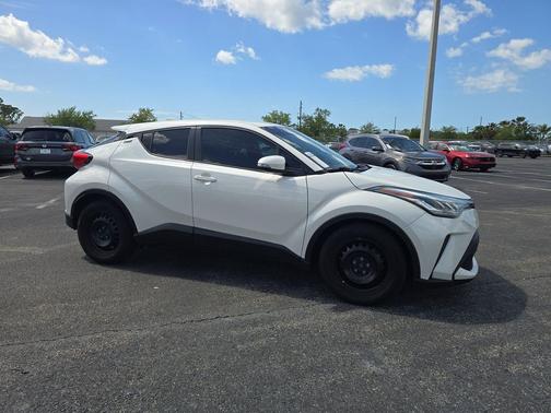 Blizzard Pearl 2021 Toyota C-HR LE