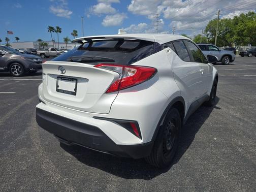 Blizzard Pearl 2021 Toyota C-HR LE