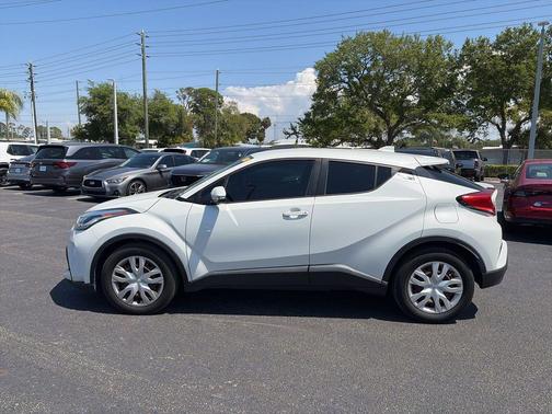 Blizzard Pearl 2021 Toyota C-HR LE