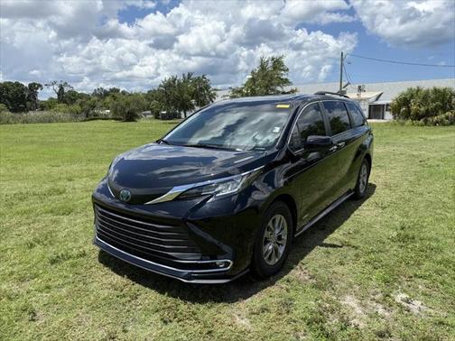 2021 Toyota Sienna XLE 8 Passenger